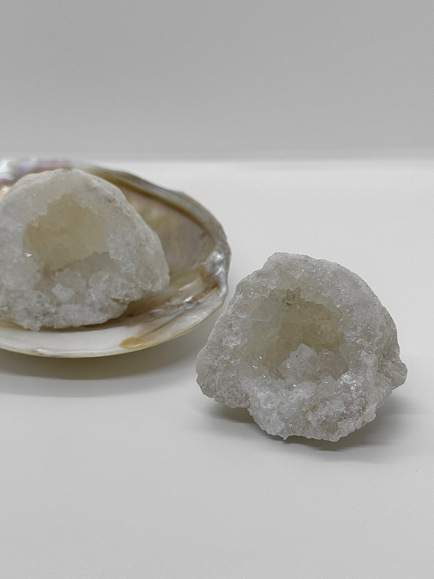 Géode entière Cristal de Roche - 8/10cm - Modèle 1