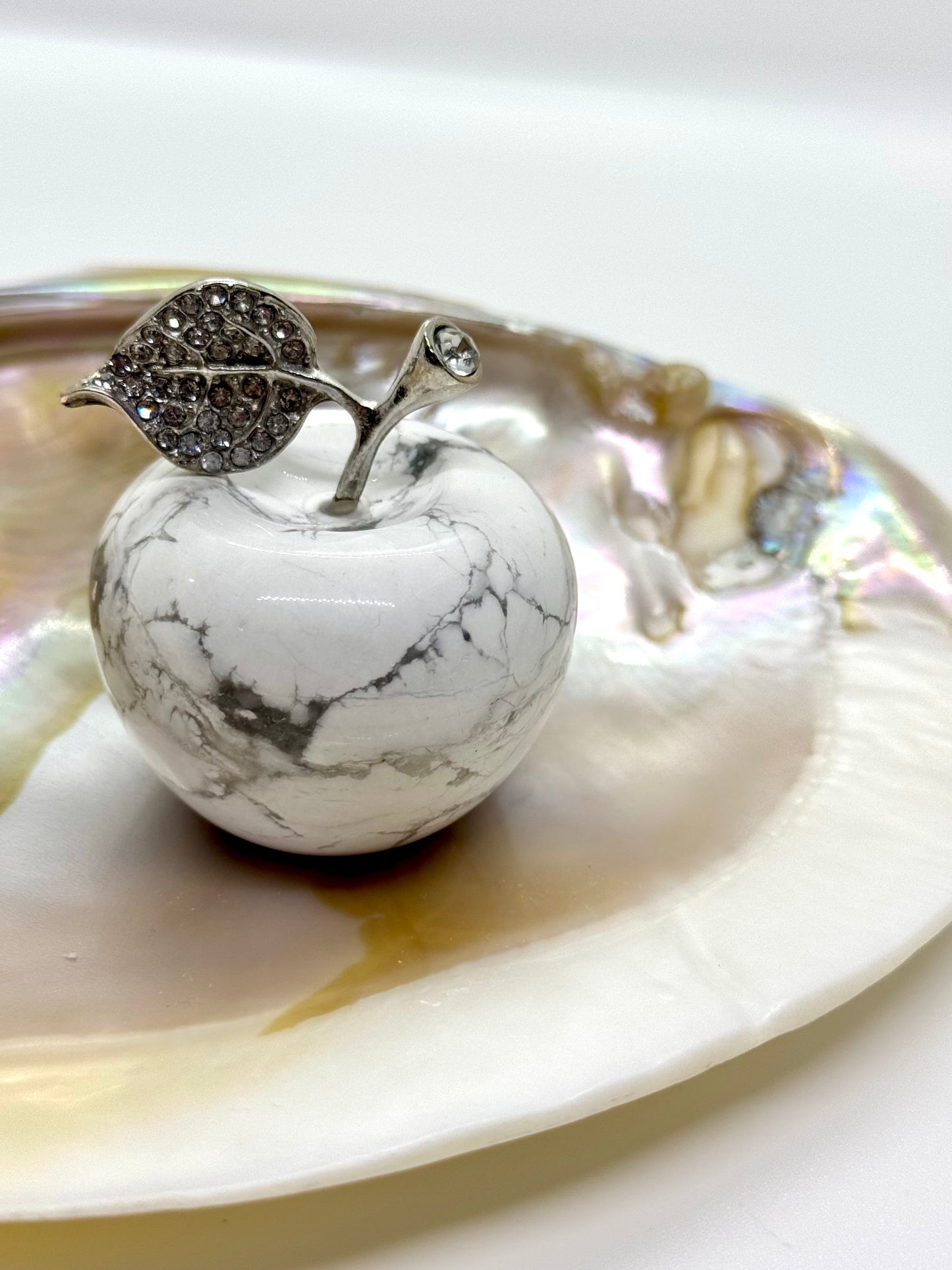 Pomme Howlite blanche - 4,5cm