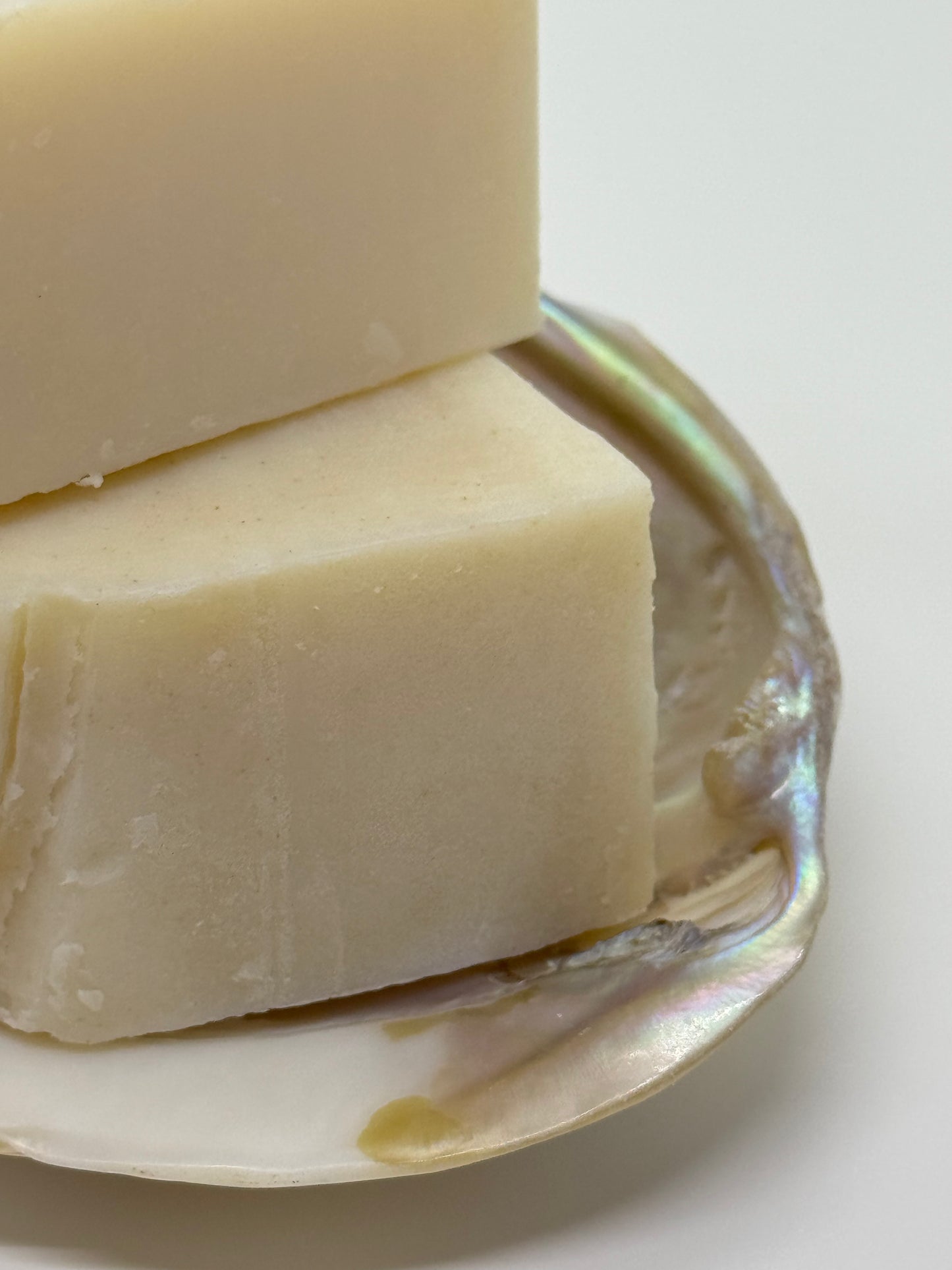 Savon exfoliant parfum pêche abricot - Pierre roulée surprise 🔮