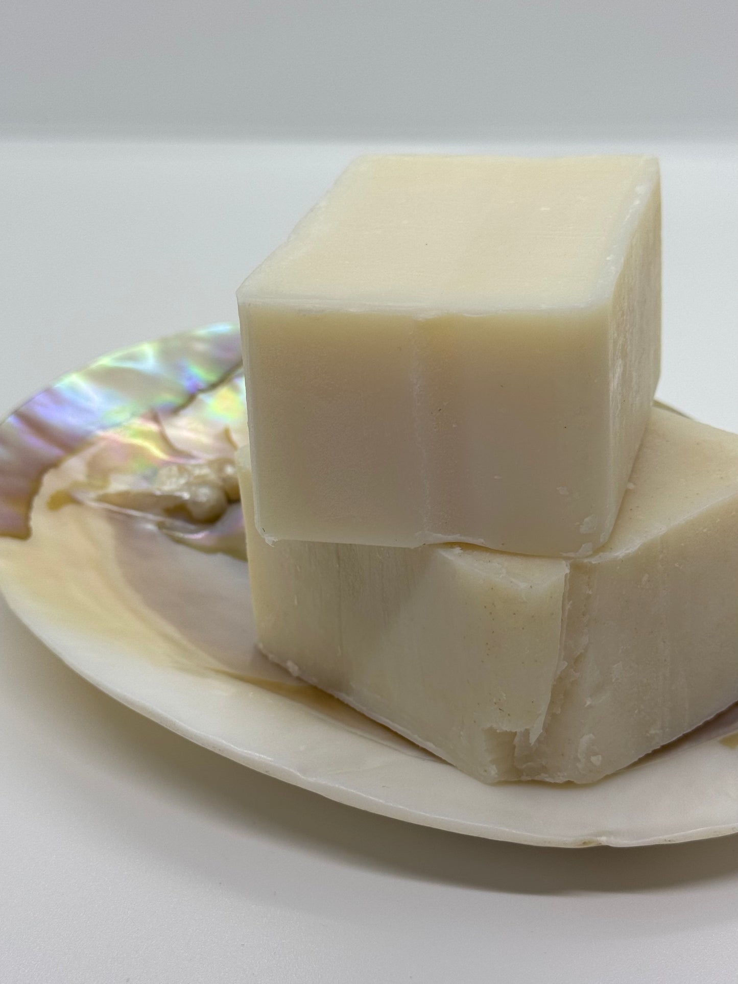 Savon exfoliant parfum pêche abricot - Pierre roulée surprise 🔮