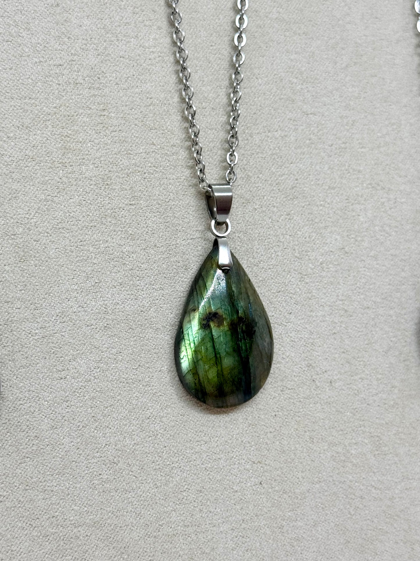 Collier pierre plate goutte Labradorite - Chaîne en acier inoxydable - MODÈLE 1