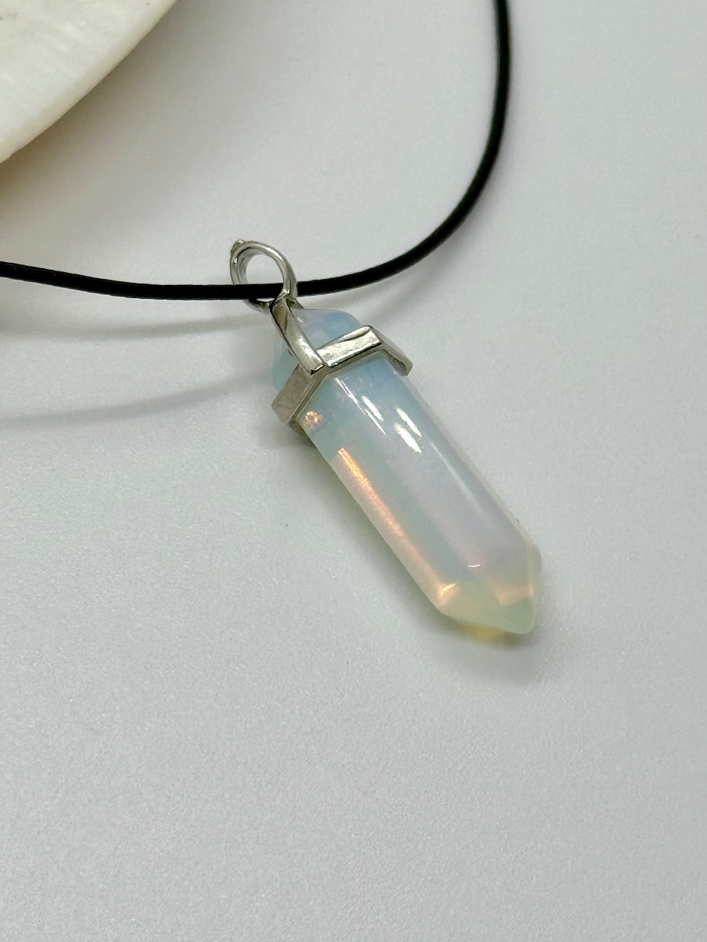 Collier pendentif pointe Opalite - Cordon noir