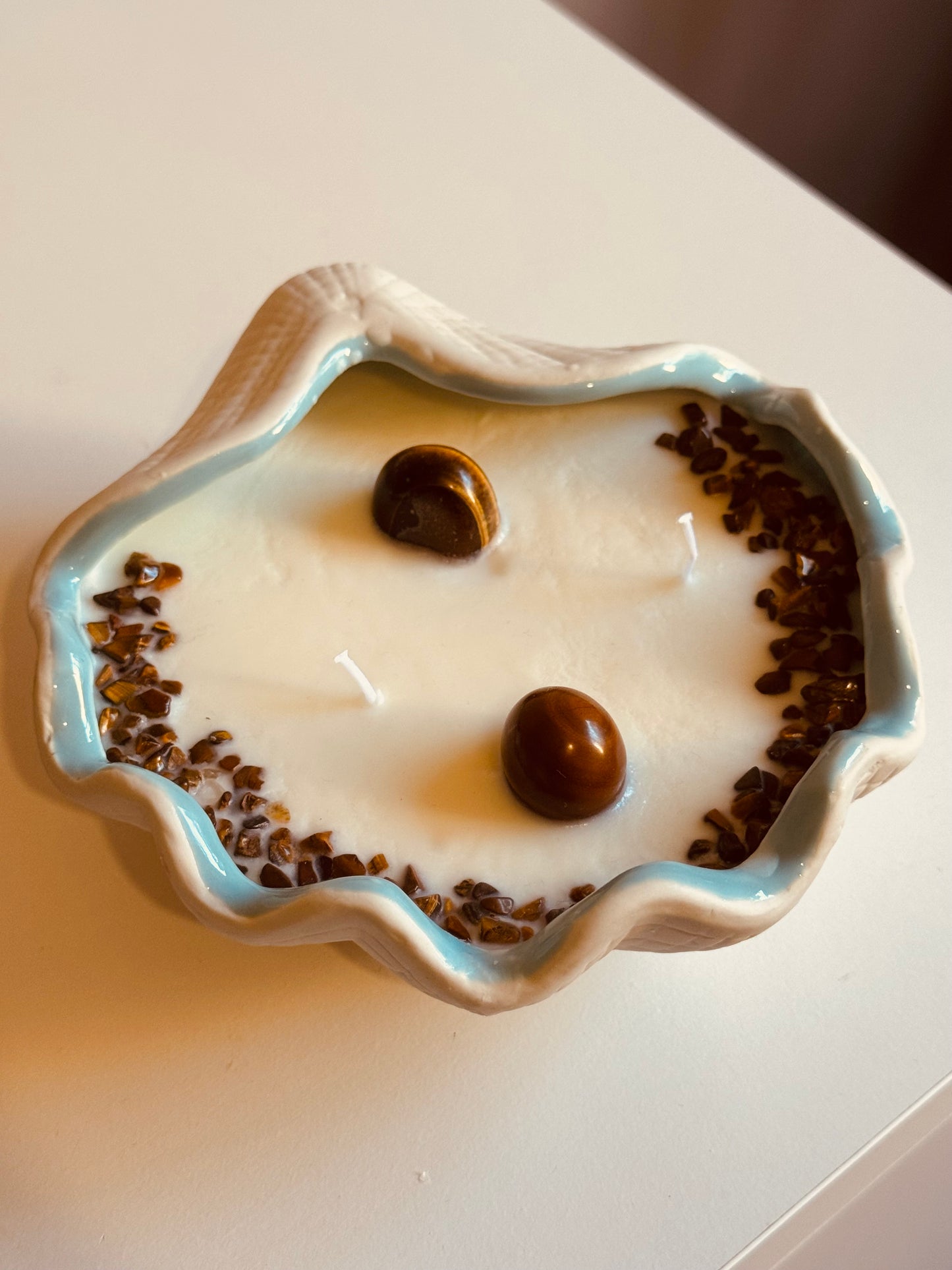 Bougie grand coquillage - myrtille/cassis - Œil de Tigre