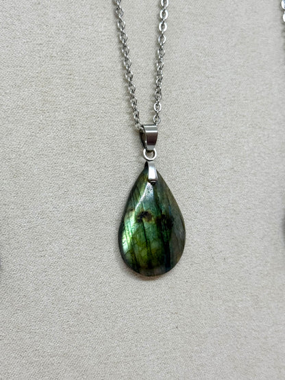 Collier pierre plate goutte Labradorite - Chaîne en acier inoxydable - MODÈLE 1